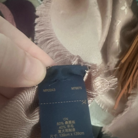 NWT Louis Vuitton Monogram Classic Shawl - Kraft - Picture 4 of 4